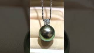 12-13mm Tahitian green pearl pendant in 18k gold & diamonds