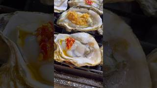 Street food. Hot oysters, trying it for the first time / Уличная еда. Горячие устрицы Пробую впервые