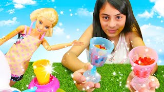 Barbie videoları! Barbie milkshake yapıyor ve müşteriyle kavga ediyor! Yemek yapma oyunu