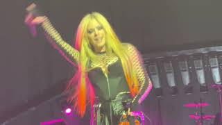 AVRIL LAVIGNE ft. MACHINE GUN KELLY "Bois Lie" Live in Los Angeles 7/13/22 @AvrilLavigne