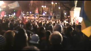 Le drapeau Amazigh à l'hommage de Hugo CHAVEZ à Paris