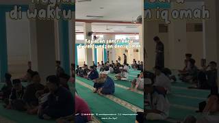 Suasana diantara adzan dan iqomah