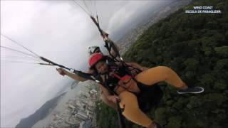 ELIANA VOANDO DE PARAPENTE EM SÃO VICENTE  SP BRASIL