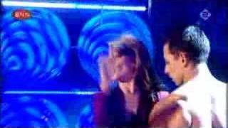 2005-10-23 - Dannii Minogue - Perfection (@ TOTP)