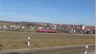 Schienenbus vor der Kulisse von Eutingen im Gäu (25.02.2017)