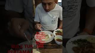 BULE TURKI PERTAMA KALI MAKAN NASI CAMPUR BALI IBU MANGKU KADEWATAN #traveling #kuliner #bali #ubud