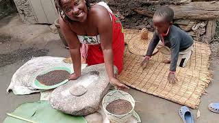 African Village Struggles of People in Africa Uganda 🇺🇬 // Grinding Porridge flour @trishasiimwe.