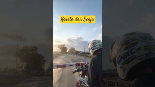 palang pintu perlintasan kereta sumpiuh‼️menunggu kereta menatapi senja