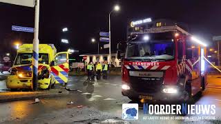 Auto botst op ambulance en vliegt in de brand in Groningen