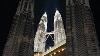 Petronas Twins Towers Kuala Lumpur. Dwie wieże Petronas w Kuala Lumpur