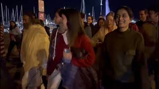 Gurudev enjoying walk at Geneva Lake