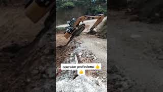 Mind-Blowing Excavator Skills: Watch This Machine Perform Incredible Stunts