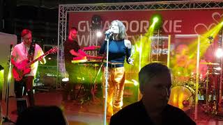 Natalia Szroeder - Nie Patrzę w Dół ( Galeria Viktoria ) live