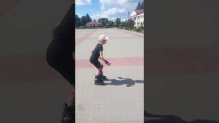 Трюки на роликах, фрискейт, Настя. #freeskate #skating #rollerskating #roller #skate #rollerblading