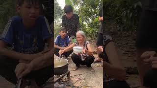 Bà khao cả xóm ăn chè bét tè lè nhè  #ducnha #comedy #shorts