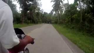 Motorrad fahren zu dritt auf Samal Island