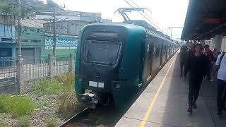 Trem de Supervia saindo de Bonsucesso no sentido Saracuruna no CRRC série 3000