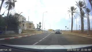 אמיר ויצמן מורה לנהיגה מחיפה 0528716661 -רכב נכנס למעגל תנועה נגד כיוון הנסיעה .