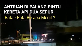 Antrian Di Palang Kereta Api Dua Sepur  | Berapa Lama Antrian Di Palang Kereta Api ?