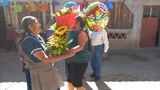 Hija le lleva Sorpresa a sus papás en su Cumpleaños en Santa Lucía Ocotlán Oaxaca