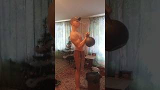 Гирька 32кг на бицепс (с удержанием) #shorts #gym #gymmotivation #спорт #зож #кач