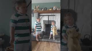 Tierney and Fiadh singing Jota on the Wing