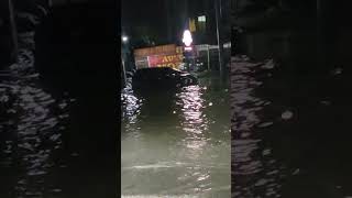 mobil mogok di tengah banjir depan pasar pagi arengka #shorts