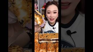 Eating the soft cake is so delicious#shortvideo #sorts