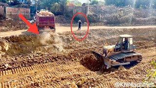 Good Team Works, Unloading Stone And Pushing Stone Use Wheel Loader, Bulldozer SHANTUI & Dump Truck