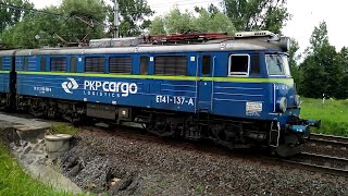 Pafawag EU07-172E PKP Cargo s kontejnery míjí HCP ET41-137 PKP Cargo s Falsy (Petrovice 18.7.2020)