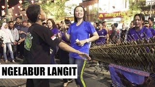 NGELABUR LANGIT -- ANGKLUNG RAJAWALI MALIOBORO YOGYAKARTA