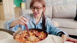 (한) Thưởng thức lẩu Tokbokki ngon nhức nhối tại nhà cùng Hari 하리와 함께 맛있는 떡볶이를 집에서 즐겨보자구요