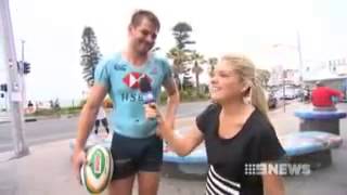 Wallaby Mitchell turns statue - YouTube