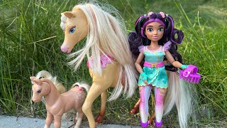 Unicorn Academy - Ava - Doll Unboxing - The Doll And Outfit Designs Are Pretty But The Fabrics....