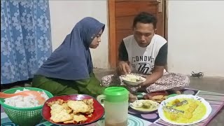 Aktivitas Hidup Di Desa, Memasaksayur TongkolTahuTempeKuahsantan,Bakwan Jamur,berbuka puasa bersama