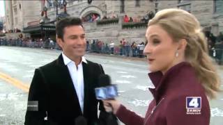 MARIO FRANGOULIS - JINGLE BELLS LIVE - ST. LOUIS THANKSGIVING PARADE