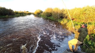 Рыбалка на накрывушку, с маленькой лодки.