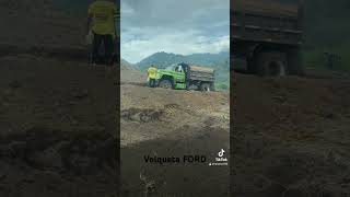 Cargando tierra negra 😬😎#maquinariapesada #escavator #excavator #viraltiktok #🚜😎 #viral