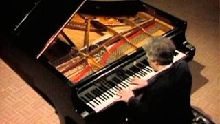 Vladimir Ashkenazy - Schumann Piano Sonata No.1 - III Scherzo