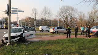 Flinke schade bij ongeval tussen 2 autos in Nijmegen