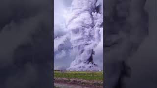 Tornado huge 🌪️ cyclone 🌀 dangerous #youtubeshorts #shortvideo #trending #viral