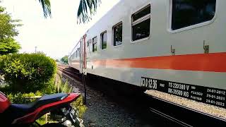 Keberangkatan KA Kamandaka dari Stasiun Semarang Poncol