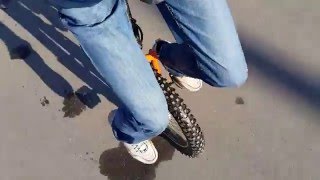 На уницикле одной ногой / Unicycle one foot