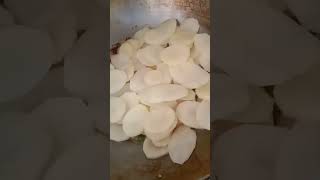 12 सालों से ये आलू की सब्जी कभी ख़त्म नहीं होती 😱😱😱 #indianstreetfood #motivation #shortsfeed #viral