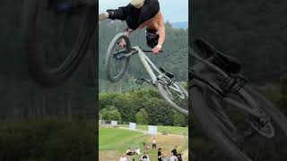 RedBull Bike | Ciekawy Trik Rowerowy | Slow Motion #youtubeshorts #redbull #bike 🚵🏿🤙