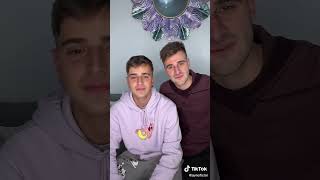 Tik Tok de Adexe y Nau - "#gracias por este gran año ❤️ @TikTokMusic Y @tiktok_es"