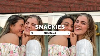 💚 ELKAARS LIEVELINGS SNACKS UIT DE SUPERMARKT PROBEREN | MUKBANG