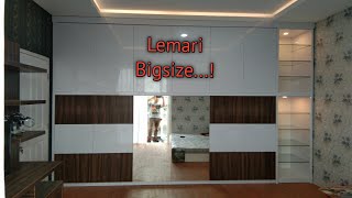 Lemari baju minimalis full plafon di lengkapi hanger lift