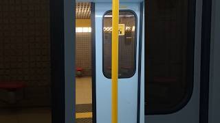 🚇Chiusura delle porte a Rogoredo FS sulla 🟡 M3 della serie 8000