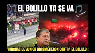 HINCHAS DEL JUNIOR ARREMETIERON CONTRA EL BOLILLO GÓMEZ POR LA CRISIS DE SU EQUIPO 🔥